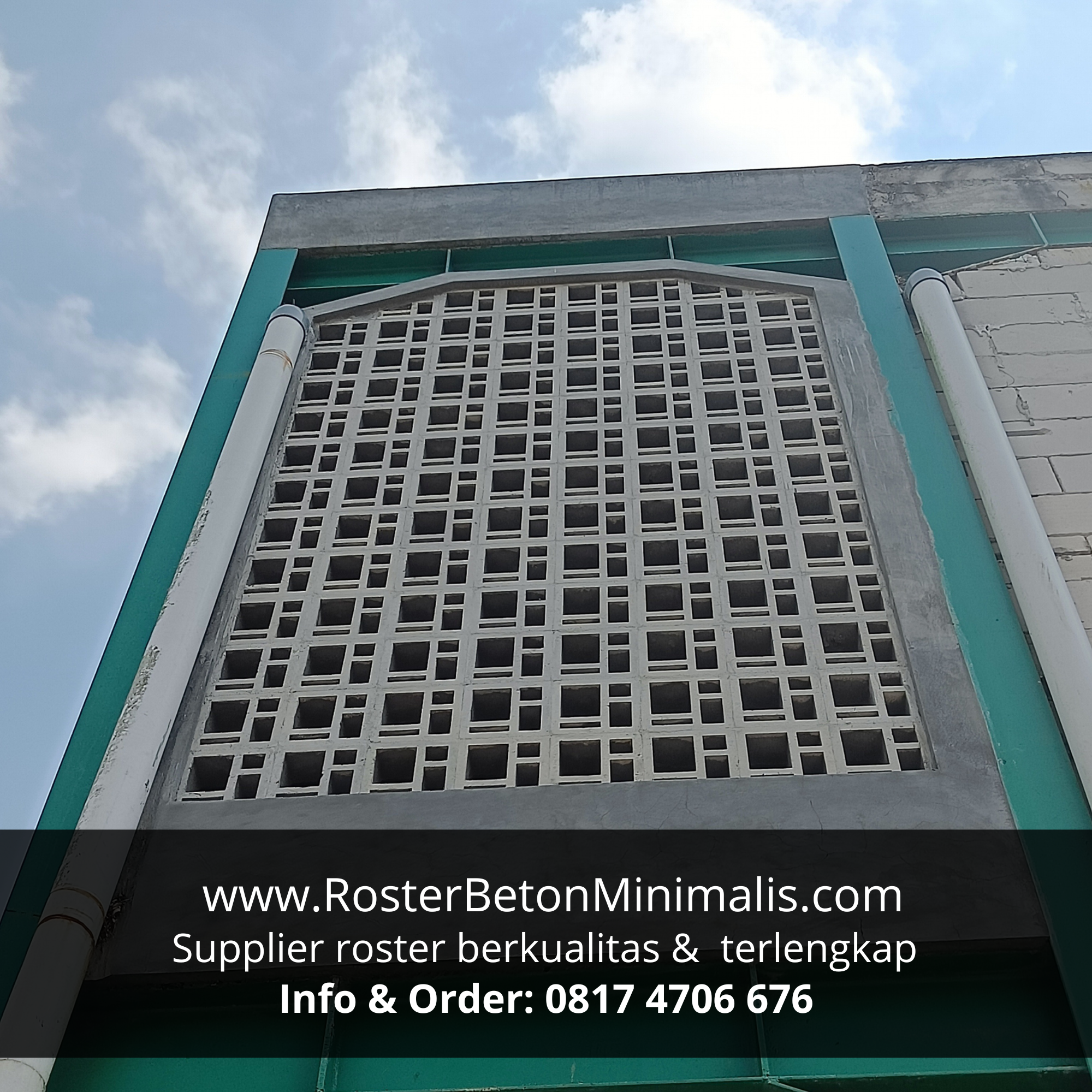 Penggunaan roster beton motif klasik untuk pagar rumah di Purwakarta.